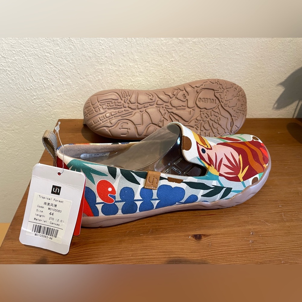 New UIN Men’s Tropical Forest Slip ons. Size 10